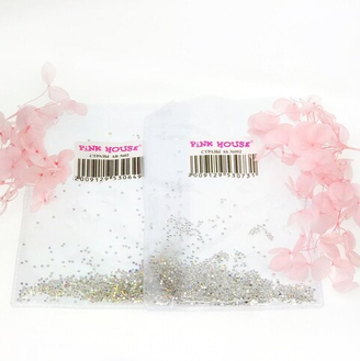 Стразы, камни, ракушки