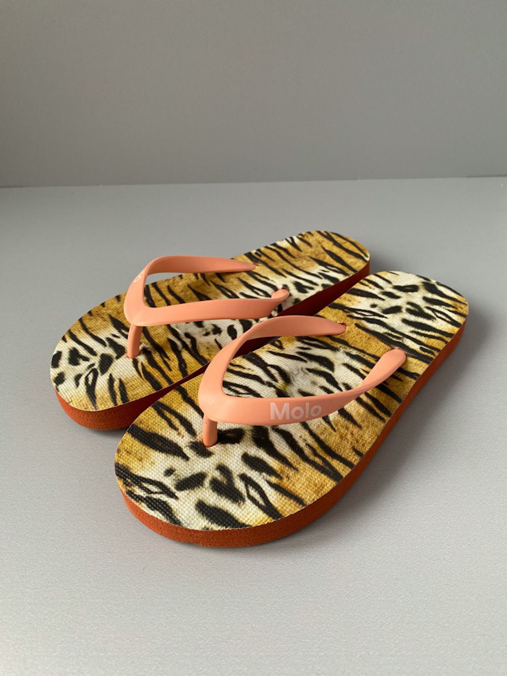 Новые шлепанцы Molo, 31