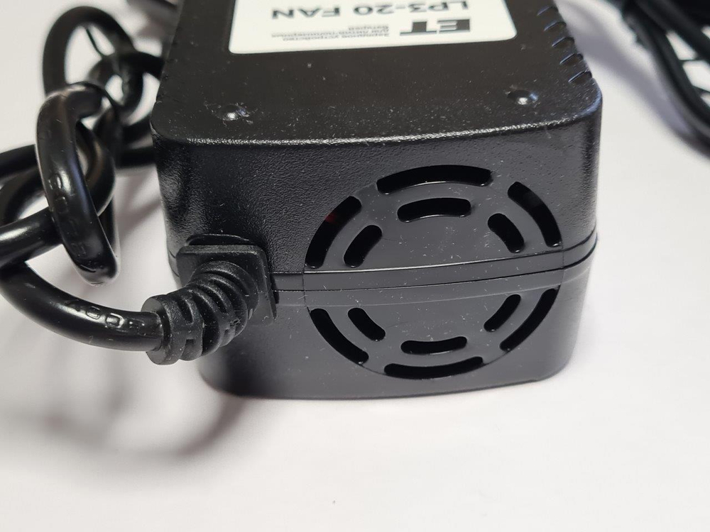 Зарядное устройство ET LP3-20Fan