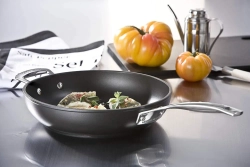 Le Creuset Сковорода PRO с антипригарным покрытием 30см.