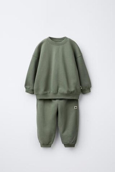 ZARA КОМПЛЕКТ ИЗ ТОЛСТОВКИ И БРЮК-ДЖОГГЕРОВ С ЭТИКЕТКОЙ, ЗЕЛЕНЫЙ