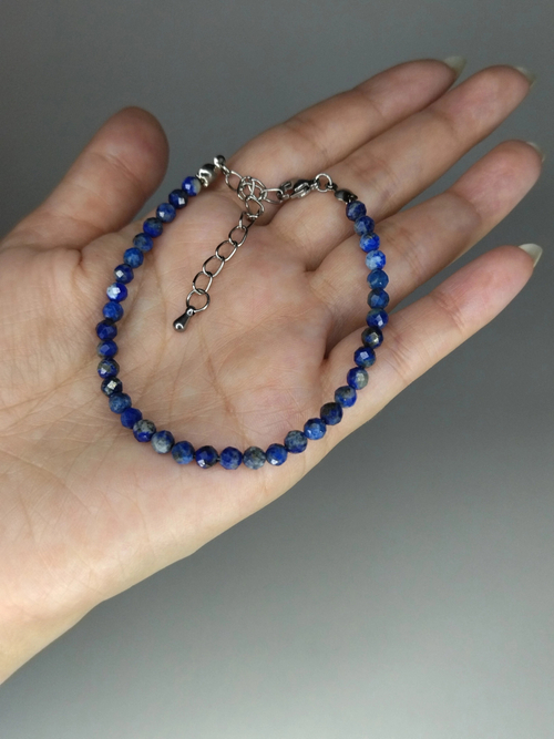 Браслет с натуральными камнями из лазурита