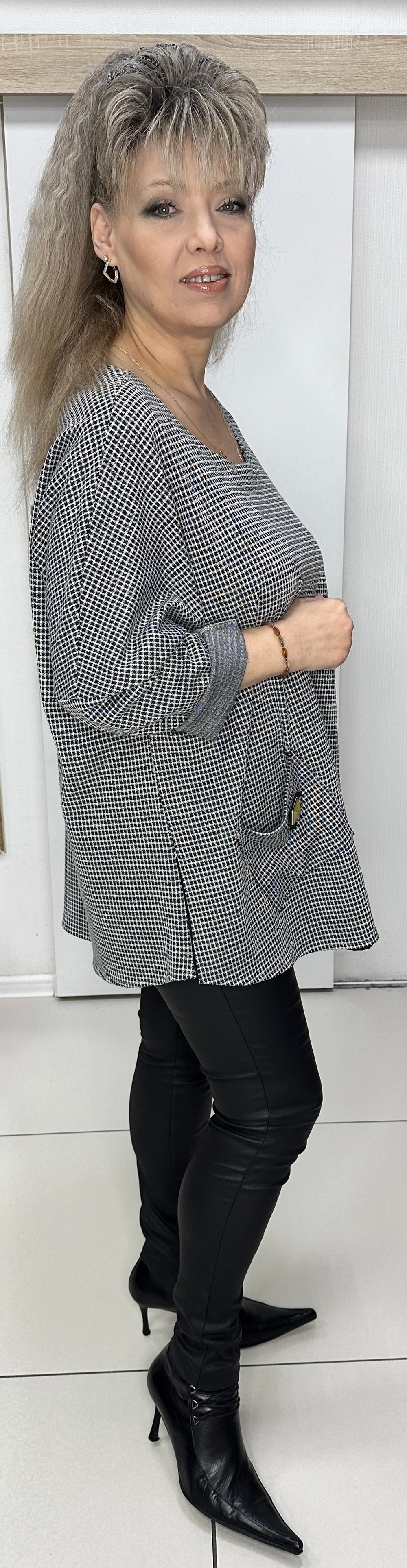 Клетчатый блузон-туника с "косым" кармашком и завязкой