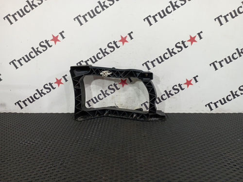 Кронштейн ПТФ левой 2018г