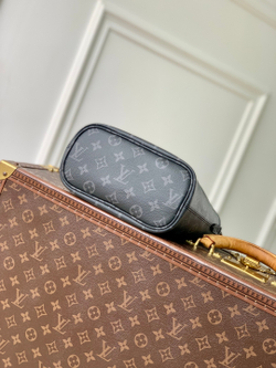 Louis Vuitton Neverfull Bandouliere Inside Out BB