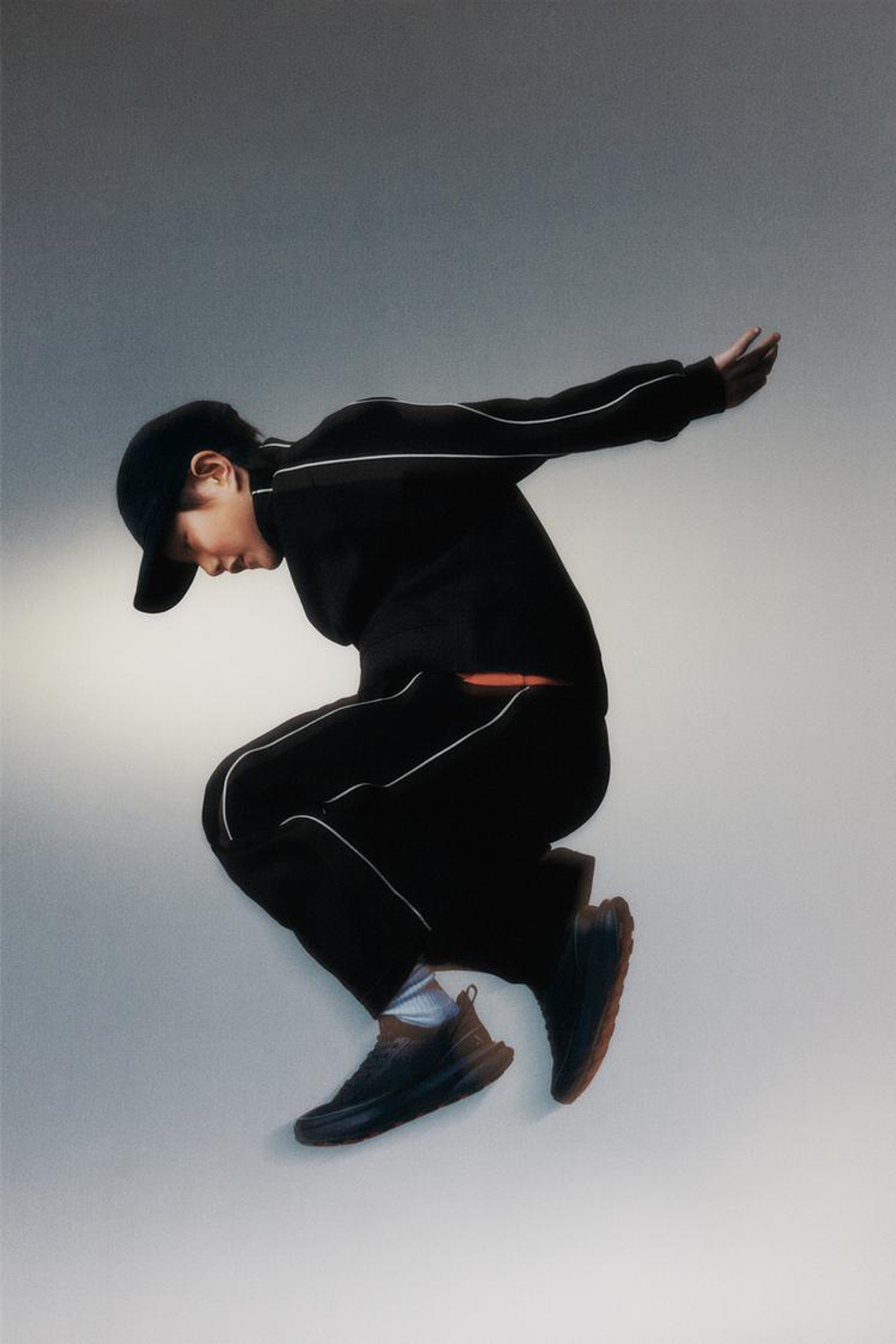 ZARA СПОРТИВНЫЕ БРЮКИ BARREL, ЧЕРНЫЙ