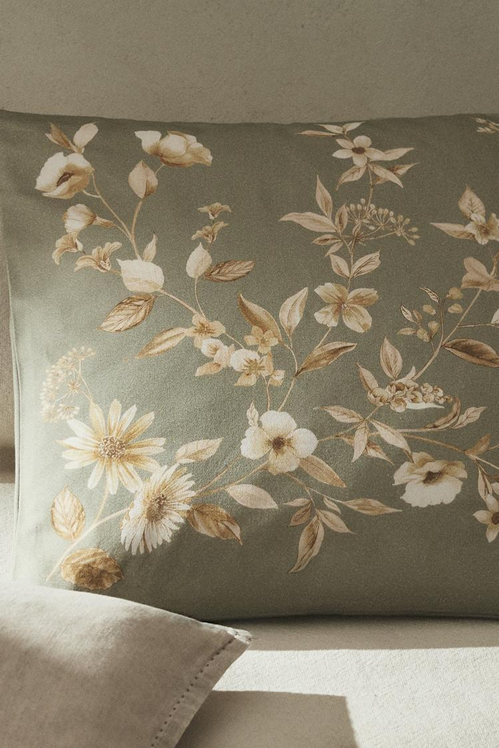 ZARA HOME ЧЕХОЛ ДЛЯ ДЕКОРАТИВНОЙ ПОДУШКИ С ЦВЕТОЧНЫМ УЗОРОМ, ЗЕЛЕНЫЙ