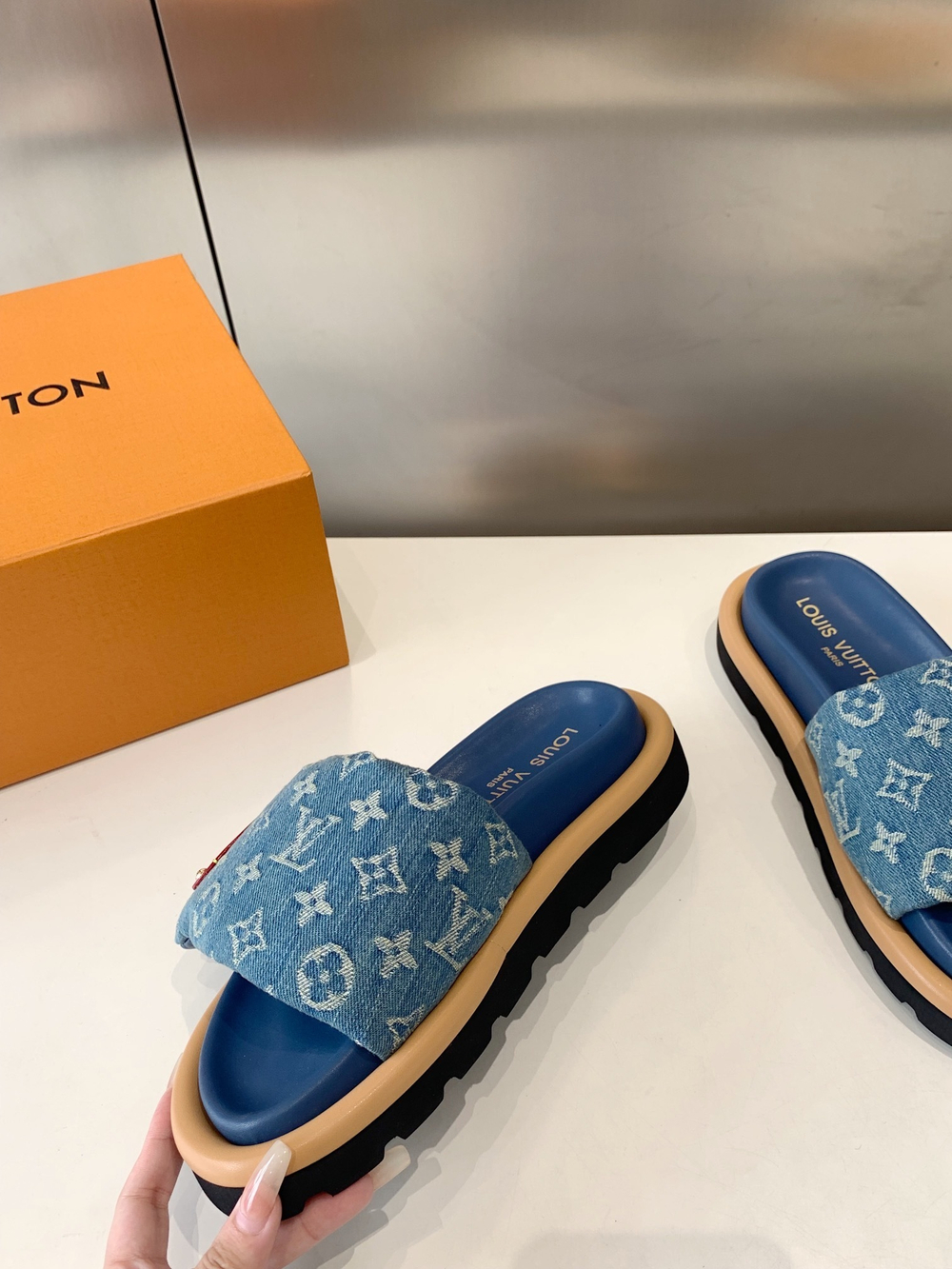 Louis Vuitton Pool Pillow Flat Comfort Mule