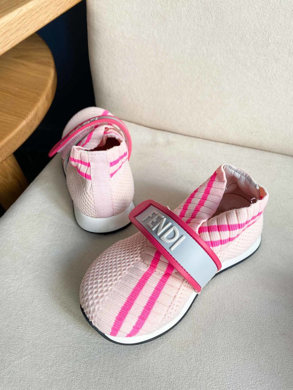 Новые кроссовки Fendi, 23