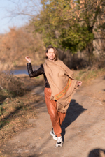 Шерстяной палантин с вышивкой