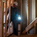 LED-прожектор Greenworks G40WLH с гибридным питанием, 40V / 220V, 1000/2000 лм, крюк для подвеса, крепление на стену, кабель 30 см, без АКБ и ЗУ (3503907)