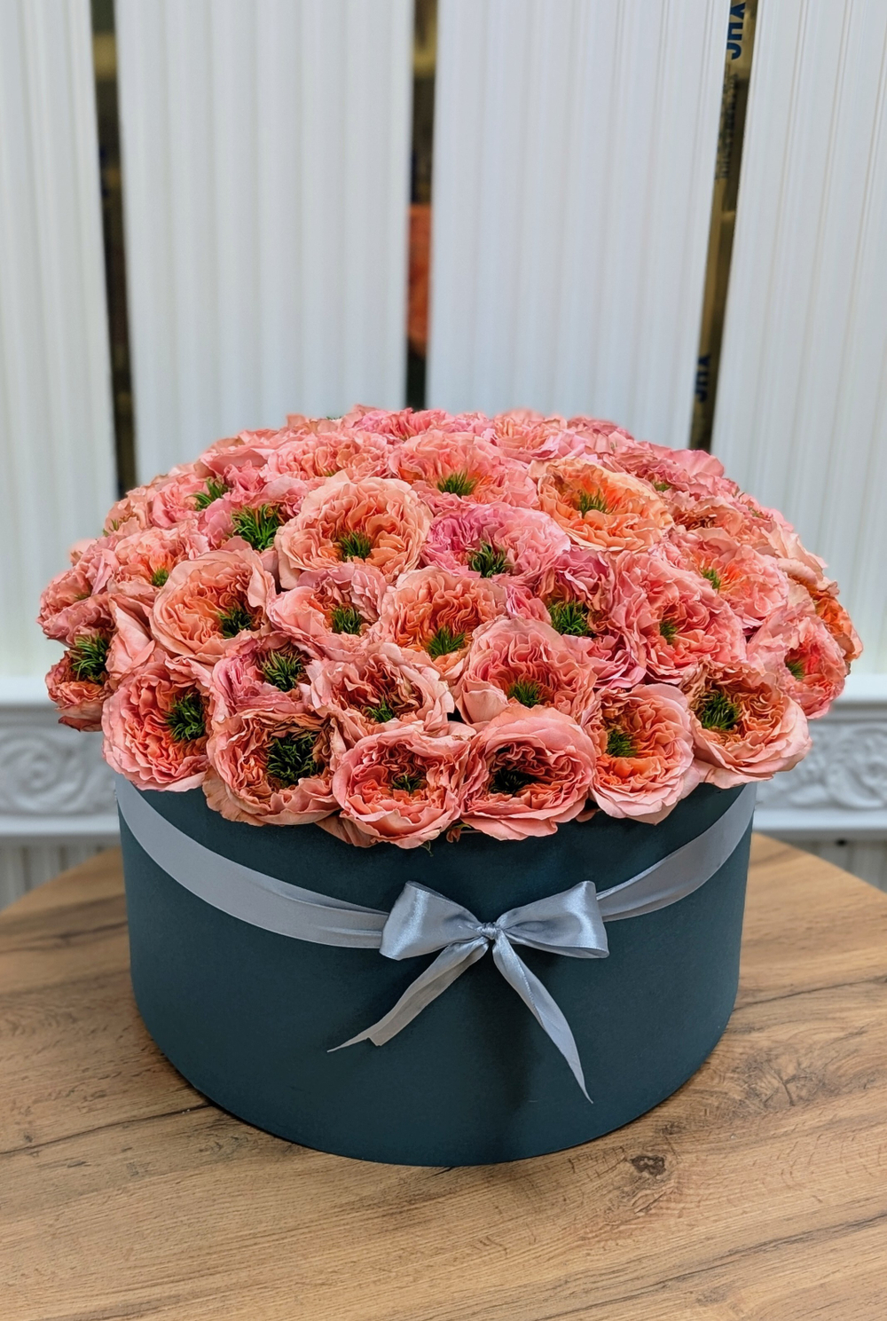 Розы Mandarin Expression в шляпной коробке размер XL