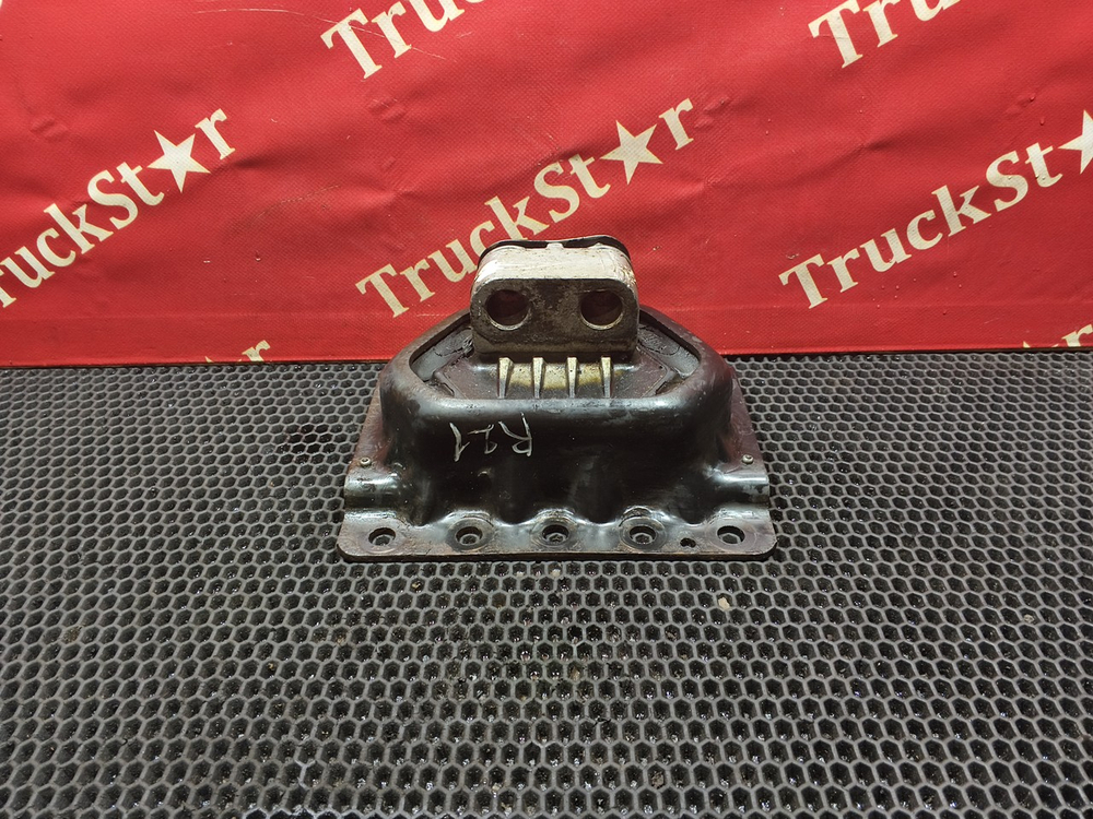 Подушка двигателя задняя