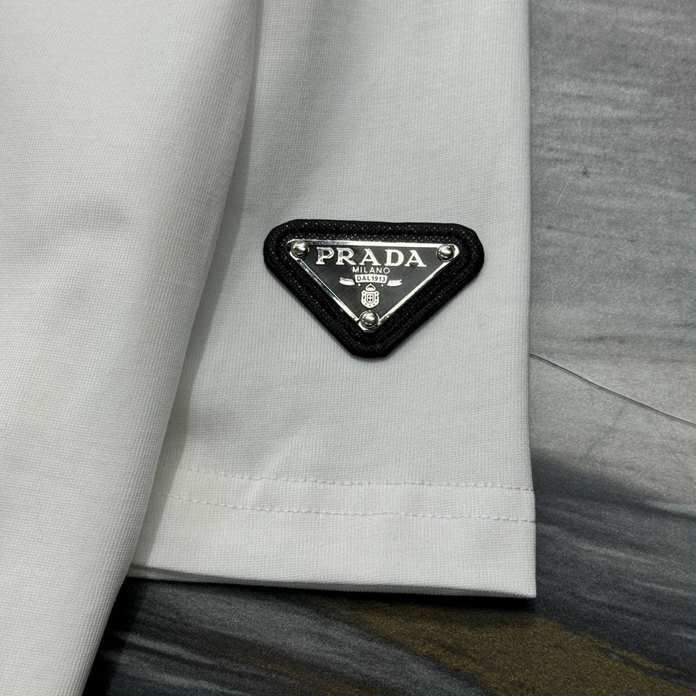 Футболка Prada