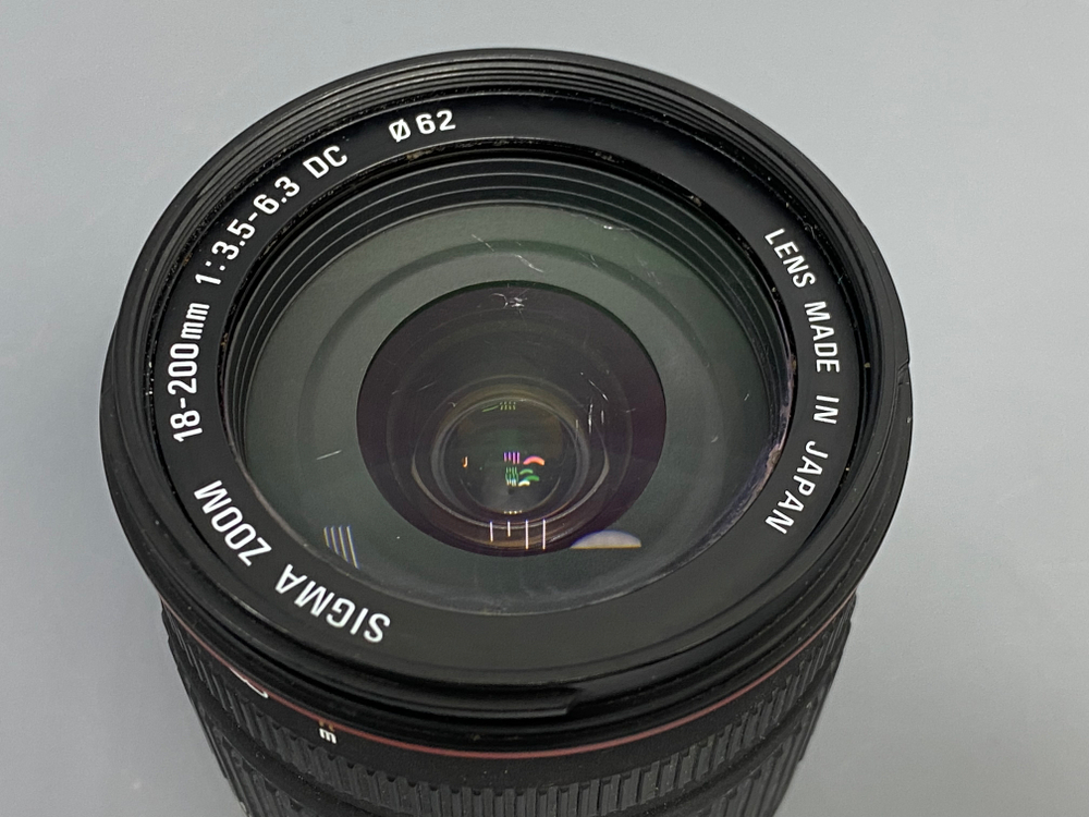 Sigma Zoom 18-200mm f/3.5-6.3 DC Царапины
