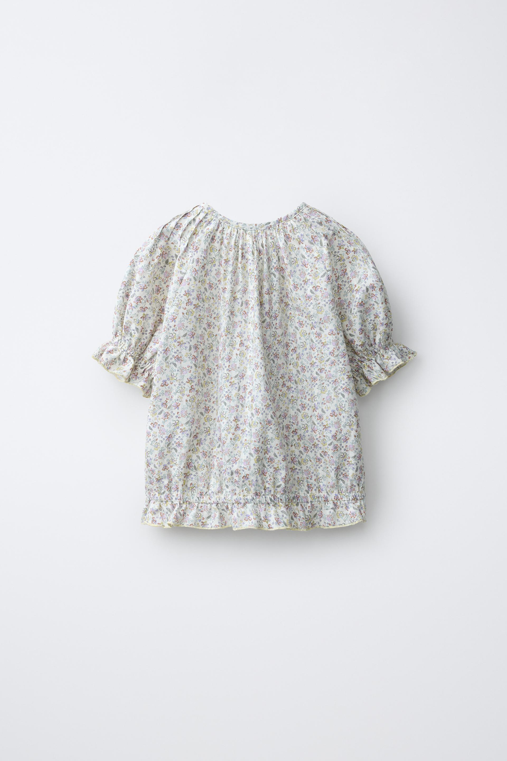 ZARA БЛУЗА С ЦВЕТОЧНЫМ ПРИНТОМ И ЗАЩИПАМИ, ЦВЕТ МАЛЬВЫ