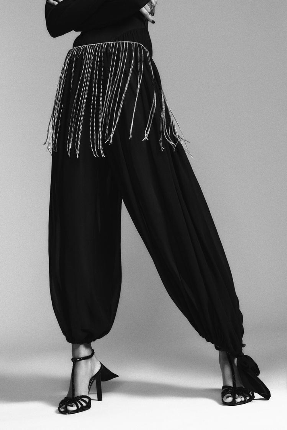 ZARA МЕТАЛЛИЧЕСКИЙ РЕМЕНЬ С БЛЁСТКАМИ, СЕРЕБРИСТЫЙ