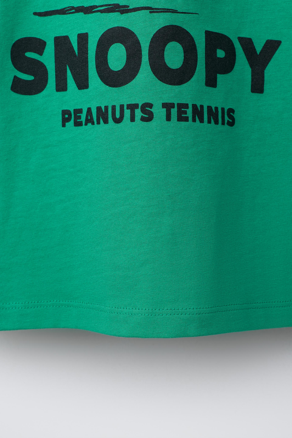 ZARA ФУТБОЛКА С ПРИНТОМ SNOOPY PEANUTS™, ЗЕЛЕНЫЙ