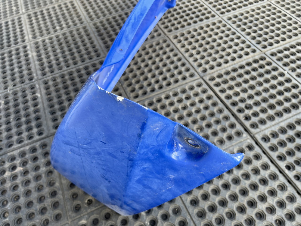 Спойлер кабины верхний левый 2018г.