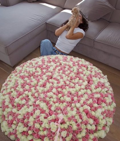 1001 Роза в Корзине