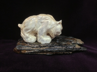 Рысь, скульптура из кости