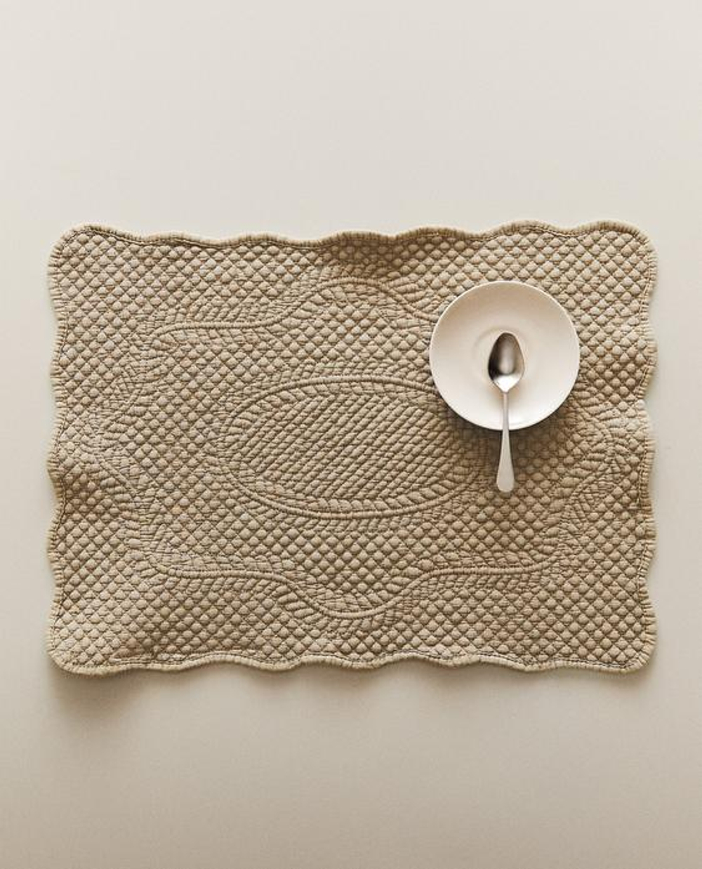 ZARA HOME СТЕГАНАЯ ПОДСТАВКА ПОД СТОЛОВЫЕ ПРИБОРЫ, СВЕТЛО-БЕЖЕВЫЙ