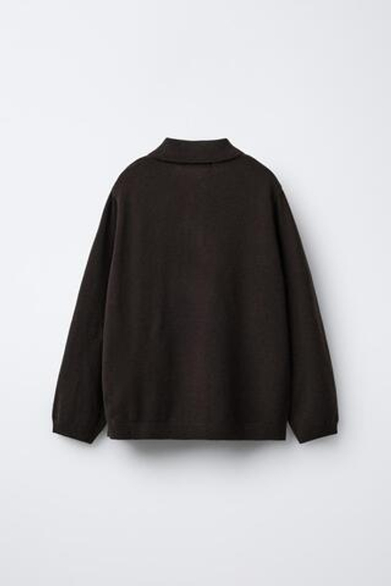 ZARA ПОЛО С ДЛИННЫМИ РУКАВАМИ С ВОРОТНИКОМ НА ПУГОВИЦАХ, ТЕМНО-КОРИЧНЕВЫЙ