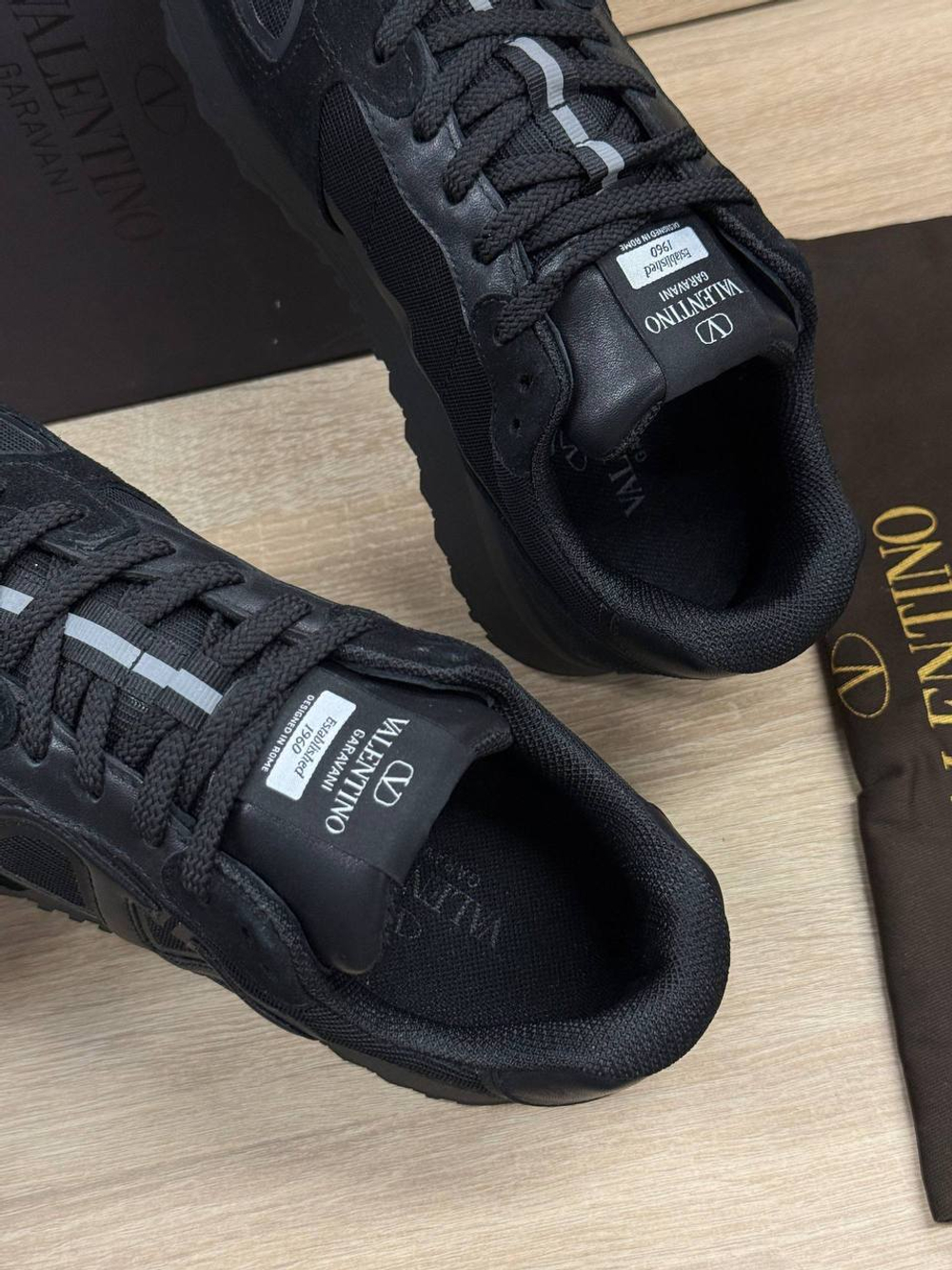 Кроссовки Valentino
