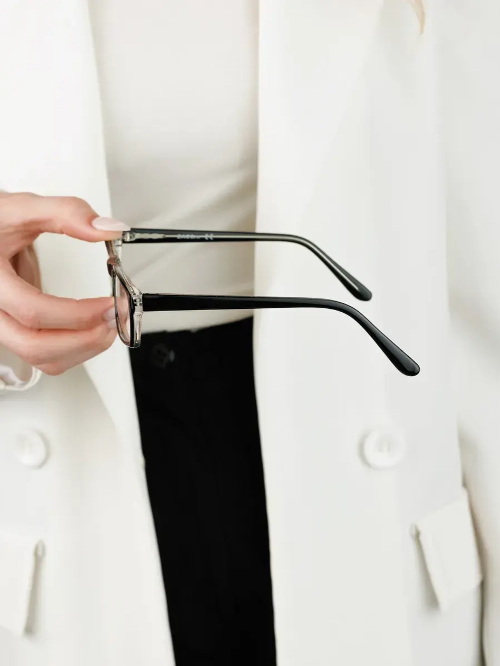 Оправа модных женских очков для зрения