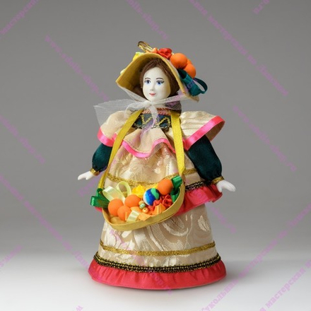 Сувенирная кукла Цветочница