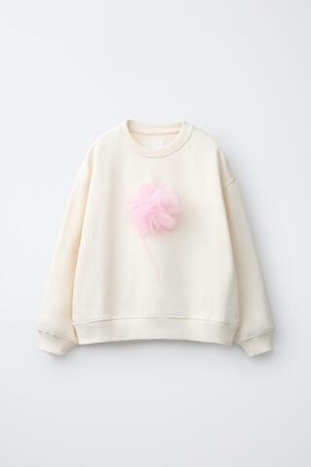 ZARA ТОЛСТОВКА С 3D ЦВЕТКОМ ИЗ ФАТИНА, ЭКРЮ