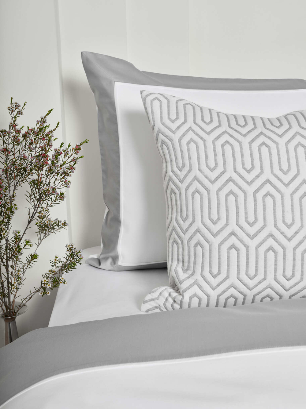 Постельное белье 2 спальное евро Сlaire&Caroll Frame белое с серым