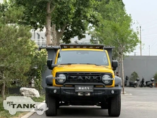 Решетка радиатора с логотипом "TANK"