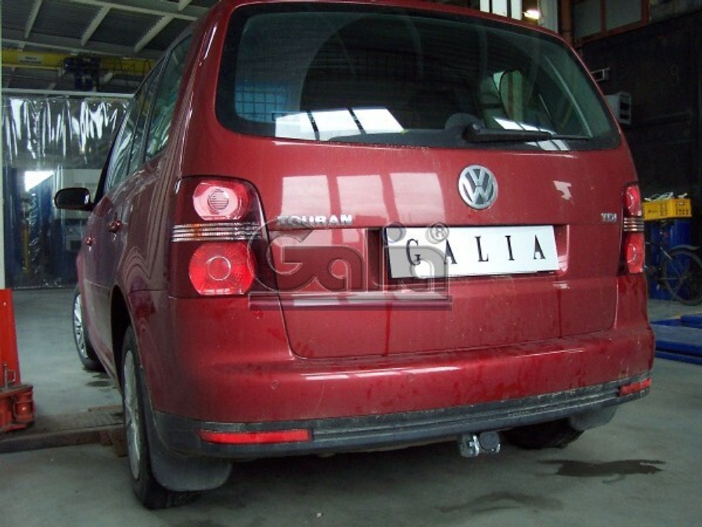 Фаркоп оцинкованный Galia V065A для Volkswagen Touran 2002-2015(паспорт и сертификат в комплекте)(без электрики)