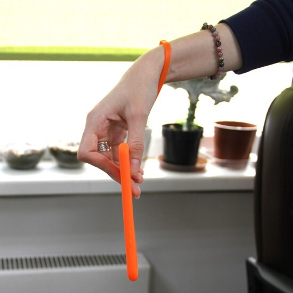 Силиконовый матовый чехол с ремешком для iPhone 11 Pro, 011397 Желтый