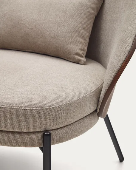 Кресло Eamy светло-коричневое с отделкой орех