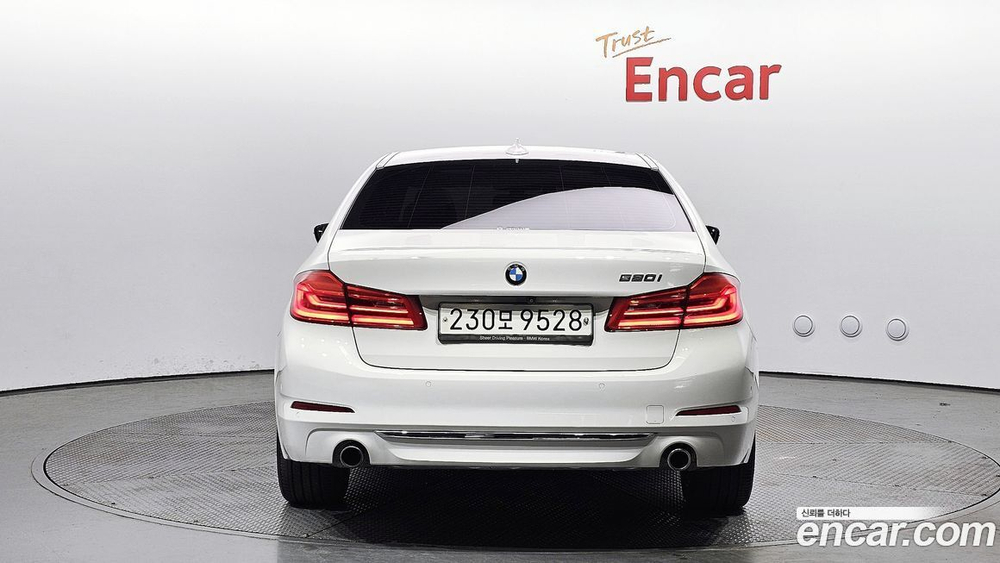 BMW 5 Series (G30) 520i Luxury (09.2019)