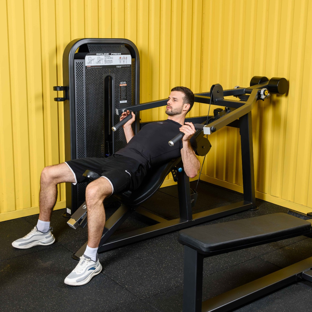 U3013D Наклонный грудной жим. Стек 109 кг