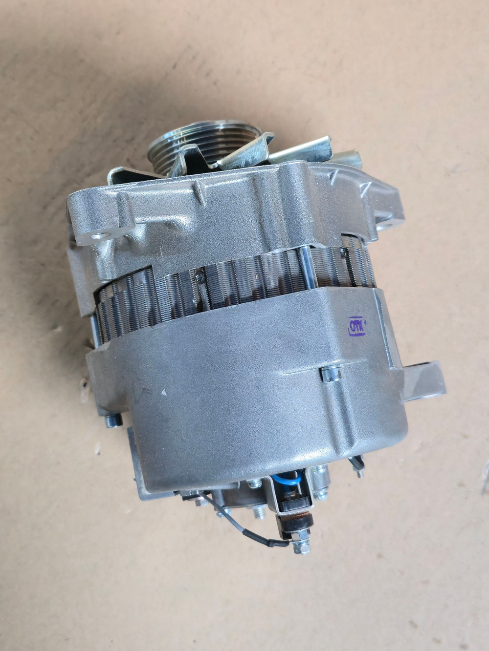 Генератор КАМАЗ дв.740.30, 740-31, 740-50 ЕВРО-2, 3 поликлиновой шкив 28В 95А компакт ELTRA