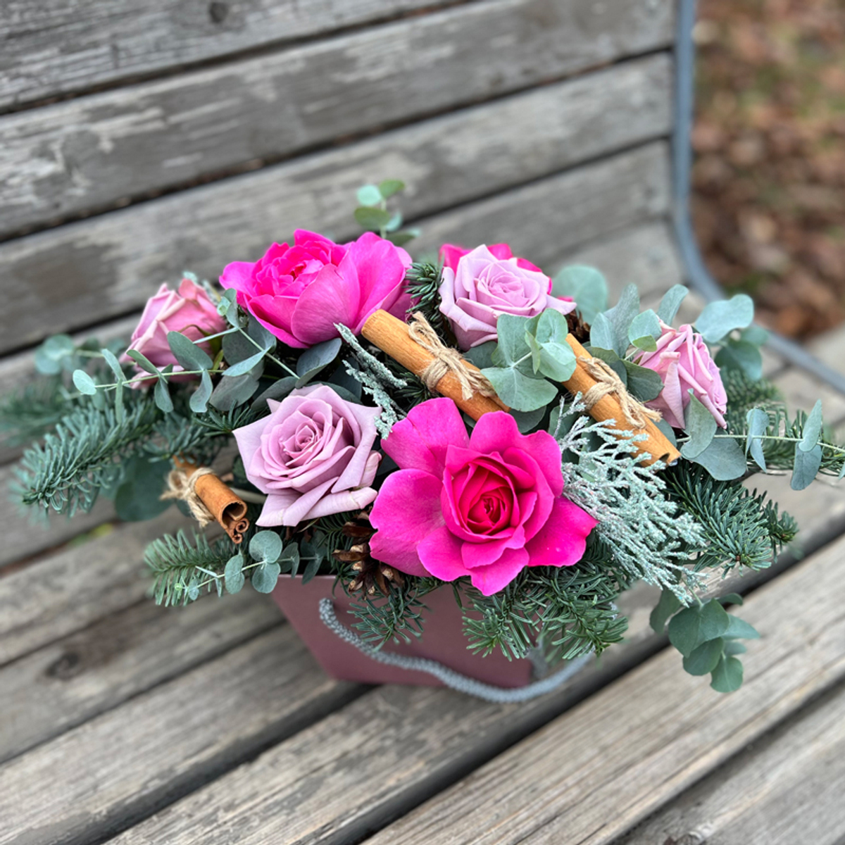 ❄ Изумрудное сияние — новогодняя композиция интерьерных лунных и ароматных пионовидных роз