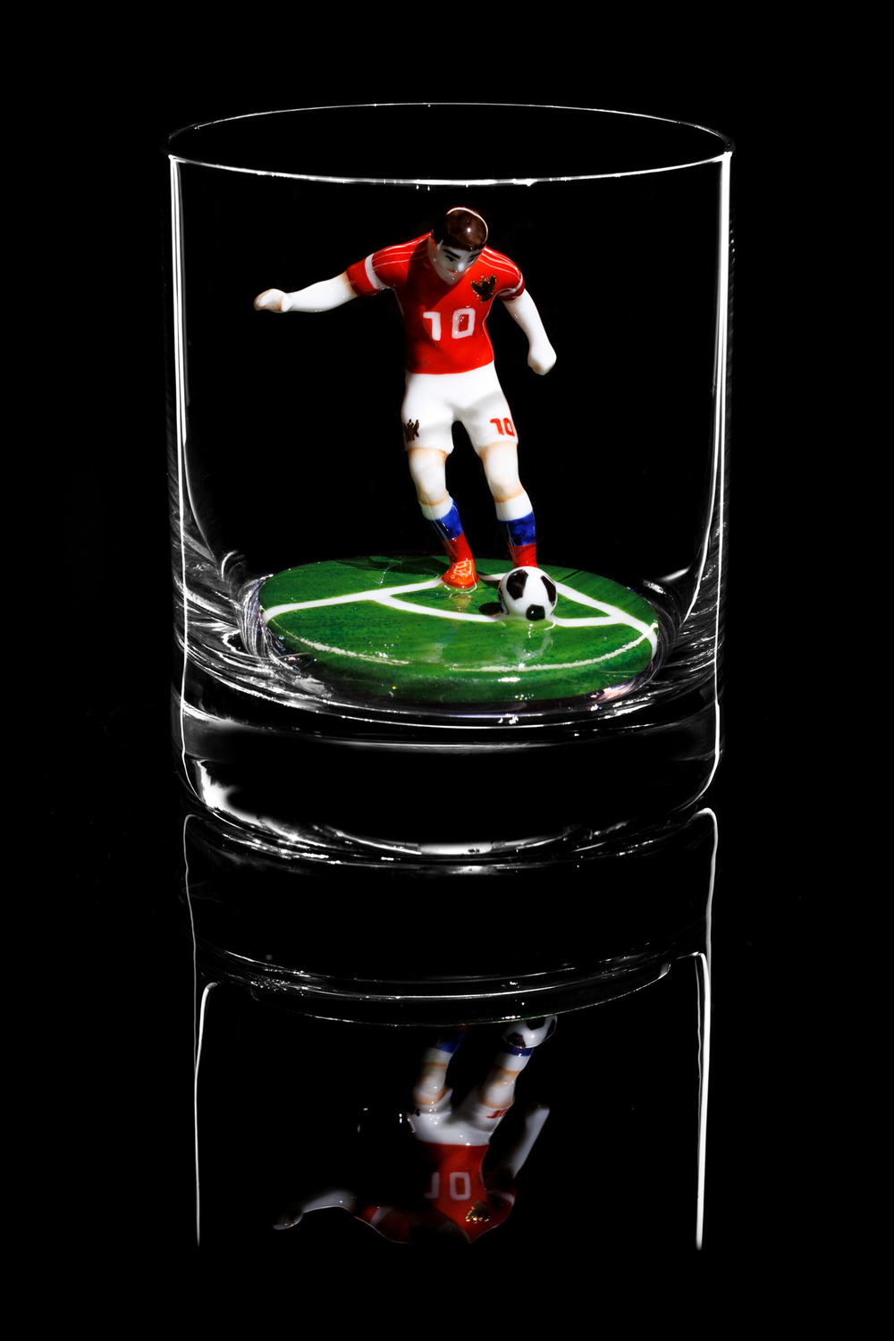 Подарочный набор из двух бокалов для виски. «Футболисты. Два игрока».