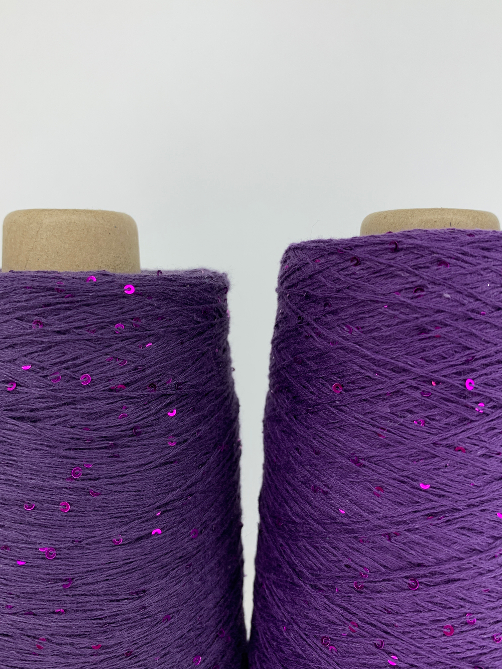 FORTE; 100% хлопок, пайетки 2мм; 640м/100гр; цвет: темно-фиолетовая нить, сиренево-малиновые пайетки; S715 MP