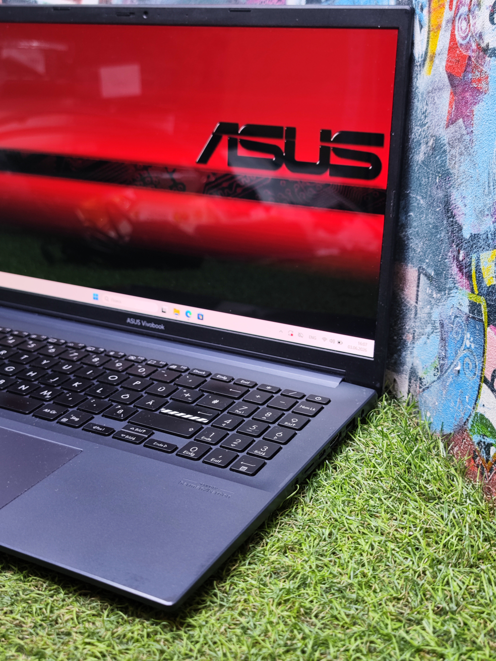 ASUS VivoBook 15 Ryzen 7 5800H/16Gb/1Tb/Vega/FHD/OLED