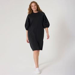 Платье черного цвета с отделкой кантом