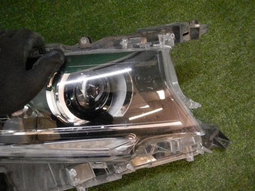 Фара правая Toyota Land Cruiser Prado 150 (2017-н.в.) LED