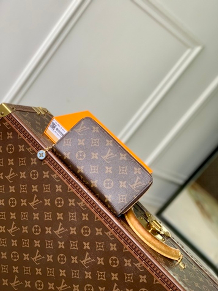 Louis Vuitton Zippy Wallet