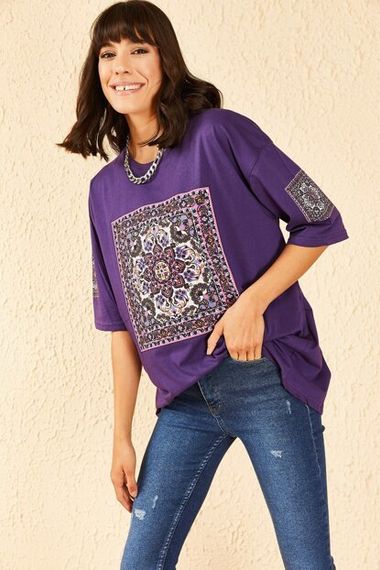 Qadın üçün geniş ölçülü bənövşəyi t-shirt 10701058