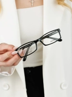 Оправа модных женских очков для зрения