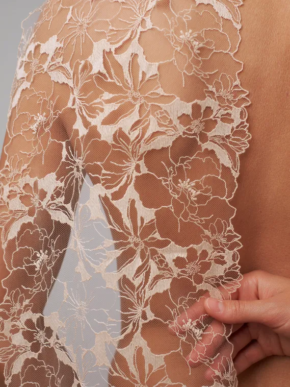 05-98 Вышивка на неэл. сетке 23 см, телесный