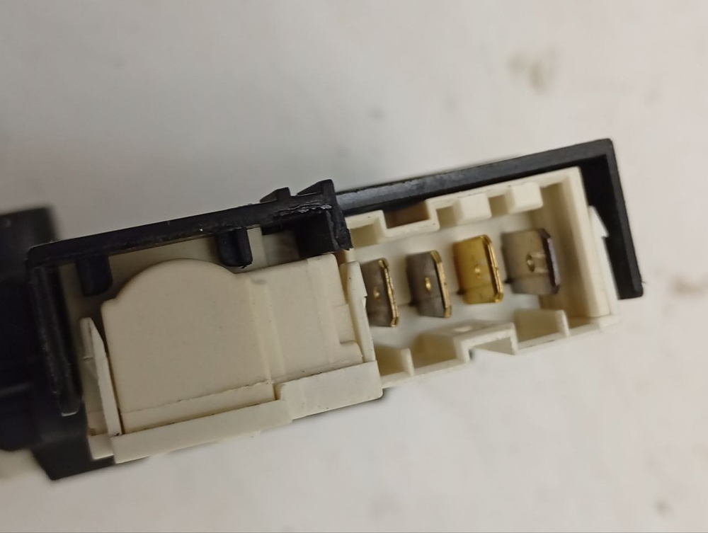 F12U2HCS2 кт15 Устройство блокировки люка (замок) стиральной машины LG EBF61315801 б/у